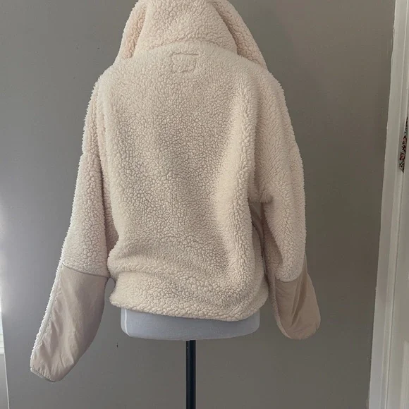 Abercrombie & Fitch Cozy Cream Sherpa Pullover Small - Picture 3 of 5